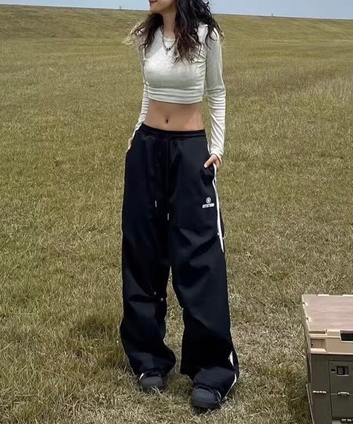 LYEON（リヨン）の「サイドライントラックパンツ/タックワイドパンツ（その他パンツ・レディース・ベージュ/ブルー/ブラック・FREE）」の15枚目の写真