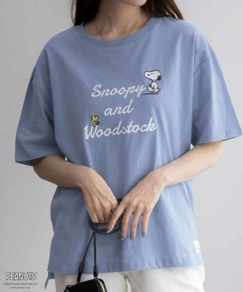 PEANUTS（ピーナッツ）の「【綿100%】PEANUTS スヌーピー スリット入りTシャツ（Tシャツ/カットソー・レディース・ホワイト/チャコールグレー/ブルー/クリーム・フリー）」の4枚目の写真