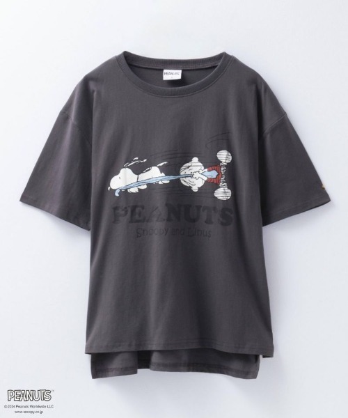 PEANUTS（ピーナッツ）の「【綿100%】PEANUTS スヌーピー スリット入りTシャツ（Tシャツ/カットソー・レディース・ホワイト/チャコールグレー/ブルー/クリーム・フリー）」の7枚目の写真