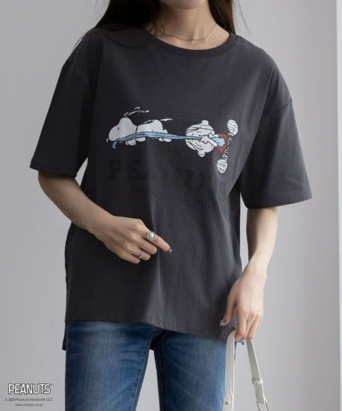 PEANUTS（ピーナッツ）の「【綿100%】PEANUTS スヌーピー スリット入りTシャツ（Tシャツ/カットソー・レディース・ホワイト/チャコールグレー/ブルー/クリーム・フリー）」の13枚目の写真