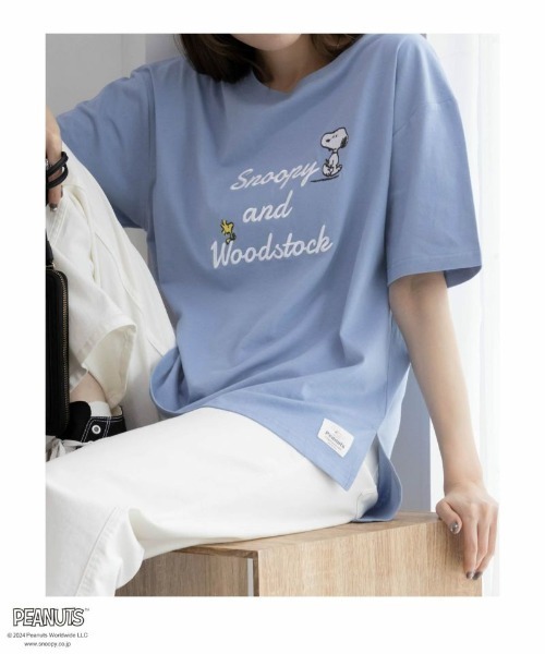 PEANUTS（ピーナッツ）の「【綿100%】PEANUTS スヌーピー スリット入りTシャツ（Tシャツ/カットソー・レディース・ホワイト/チャコールグレー/ブルー/クリーム・フリー）」の22枚目の写真