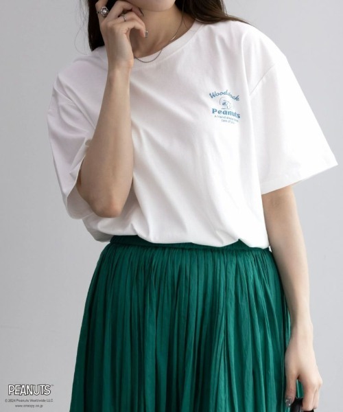 PEANUTS（ピーナッツ）の「【綿100%】PEANUTS スヌーピー スリット入りTシャツ（Tシャツ/カットソー・レディース・ホワイト/チャコールグレー/ブルー/クリーム・フリー）」の18枚目の写真
