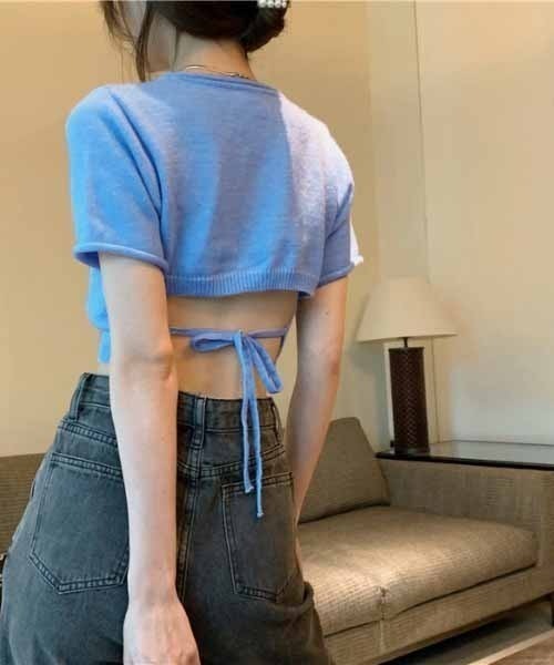 NANEA(ナネア)の「バックオープンデザイン クロップドトップス(ニット/セーター・レディース・グリーン/ホワイト/ブラック/ブルー/ピンク・フリー)」の4枚目の写真