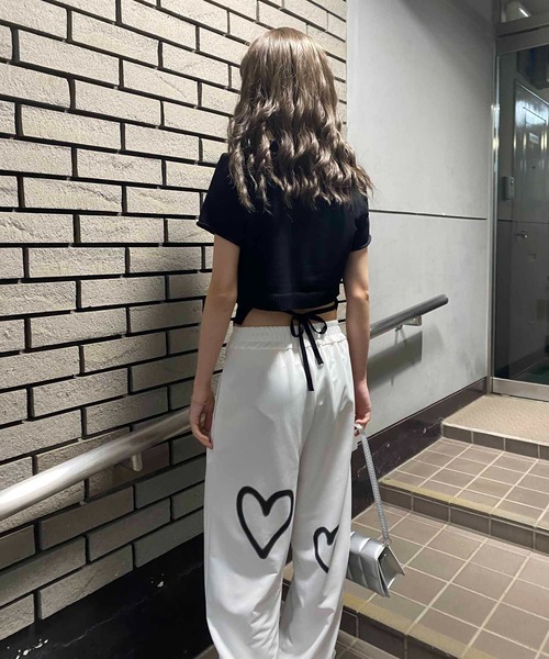 NANEA(ナネア)の「バックオープンデザイン クロップドトップス(ニット/セーター・レディース・グリーン/ホワイト/ブラック/ブルー/ピンク・フリー)」の18枚目の写真