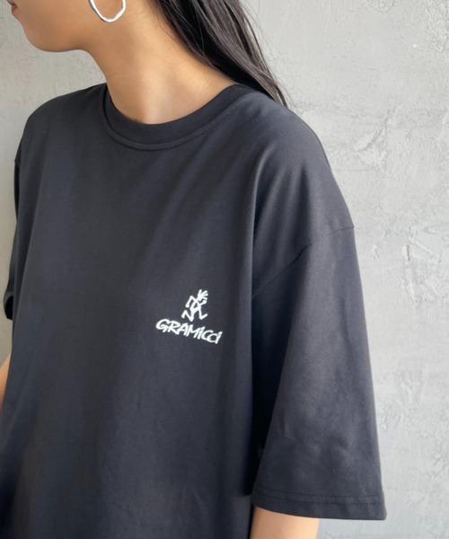 Gramicci（グラミチ）の「[GRAMICCI/グラミチ] ワンポイントロゴ ショートスリーブTシャツ（Tシャツ/カットソー・レディース・ホワイト/ブラック・M/L/XL）」の4枚目の写真