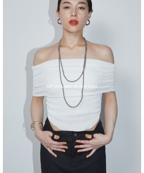 HANNE（アン）の「オフショルダーリブニットトップス（シャツ/ブラウス・レディース・グレー/ホワイト/ブラック・FREE）」の4枚目の写真