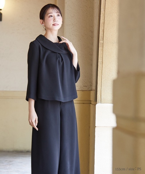 Petitjo（プッチージョ）の「小さいサイズ　【喪服・礼服】日本製生地使用　洗える防しわ加工ロールネックブラウス+ワイドパンツセットアップ　低身長さん・小柄女性（スーツセット・レディース・ブラック・PS/PM/PSS/PL）」の11枚目の写真