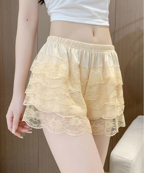 WEGO（ウィゴー）の「WEGO/【お気に入り1万人突破！】レースフリルショートパンツ（その他パンツ・レディース・ホワイト/ブラック/イエロー・FREE）」の3枚目の写真