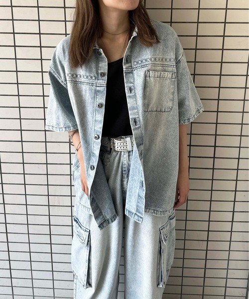 sedacle（セダクル）の「エンボスデニムジャケット【SEUP着用可能】（シャツ/ブラウス・メンズ・ライトブルー/インディゴブルー・SMALL/MEDIUM/LARGE）」の2枚目の写真