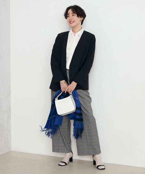 NOLLEY’S(ノーリーズ)の「《セットアップ対応》プレミアムストレッチ Vネックダブル釦ジャケット(ノーカラージャケット・レディース・キャメル/ブラック・38/36)」の4枚目の写真