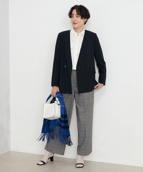 NOLLEY’S(ノーリーズ)の「《セットアップ対応》プレミアムストレッチ Vネックダブル釦ジャケット(ノーカラージャケット・レディース・キャメル/ブラック・38/36)」の5枚目の写真