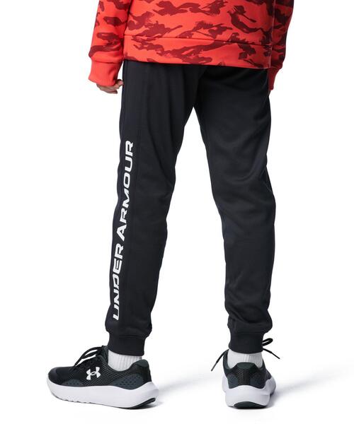 UNDER ARMOUR(アンダーアーマー)の「UAアーマーフリース プリント ジョガーパンツ(トレーニング/キッズ)(Tシャツ/カットソー・キッズ・ブラック・140cm/150cm/160cm/130cm)」の2枚目の写真