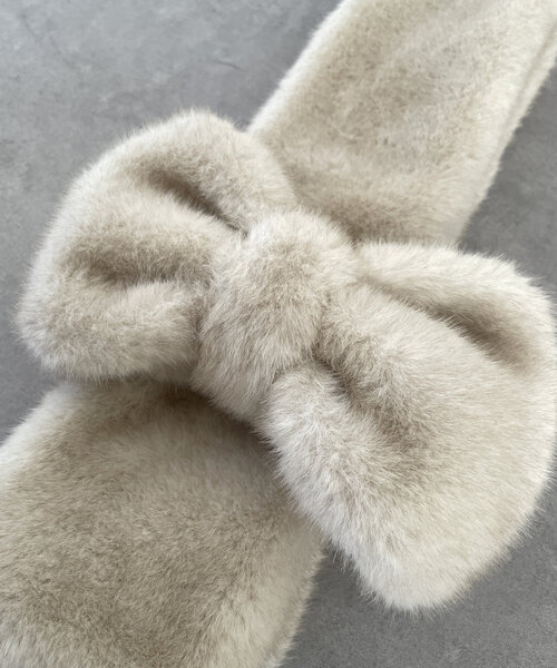 Thevon（ゼボン）の「リボンファーティペット（マフラー・レディース・ベージュ/グレー/アイボリー・FREE）」の8枚目の写真