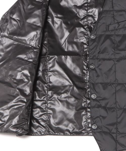 TAION(タイオン)の「【TAION / タイオン】V NECK BUTTON DOWN VEST(ダウンベスト・メンズ・ブラック・M/L)」の3枚目の写真