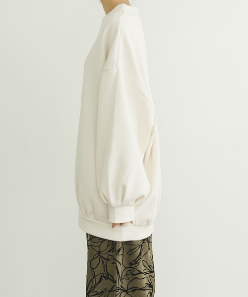 ITEMS URBANRESEARCH(アイテムズ アーバンリサーチ)の「裏起毛ボートネックスウェット(スウェット・レディース・ブラウン/グレー系その他/オフホワイト・FREE)」の12枚目の写真