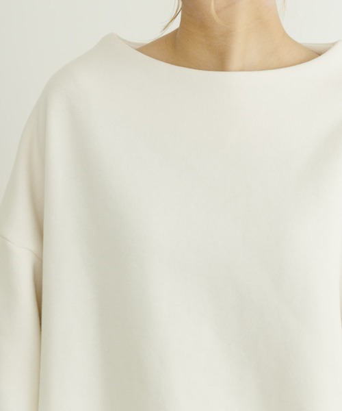 ITEMS URBANRESEARCH(アイテムズ アーバンリサーチ)の「裏起毛ボートネックスウェット(スウェット・レディース・ブラウン/グレー系その他/オフホワイト・FREE)」の15枚目の写真