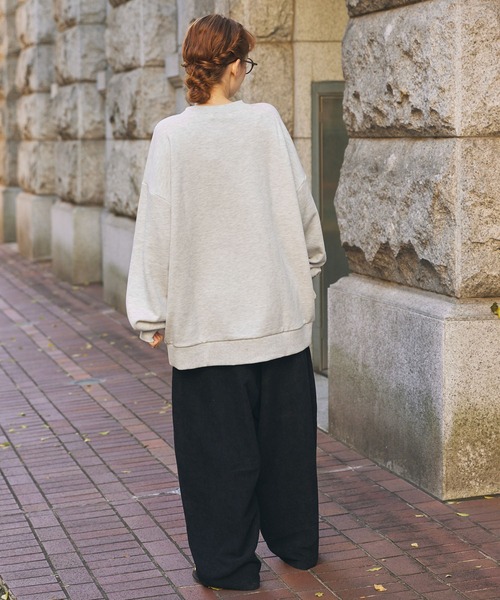 ホワイト グラフィックプリント スウェット コレクション グラフィックプリント スウェットプルオーバー