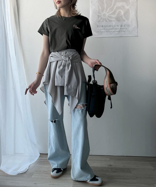 classicalelf(クラシカルエルフ)の「こなれ感たっぷり。オーガニックコットン100%胸元PAEAN刺繍Tシャツ(半袖)(Tシャツ/カットソー・レディース・ブラック/ホワイト×ブラック/ピンクベージュ/オフホワイト/オートミール/チャコール・MEDIUM/LARGE/X-LARGE/SMALL)」の12枚目の写真
