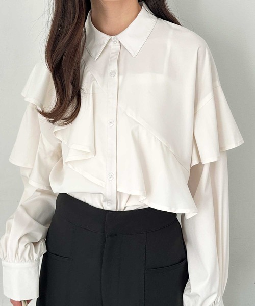 GeeRA(ジーラ)の「アシメデザインフリルシャツ(シャツ/ブラウス・レディース・オフホワイト/ブルー・LARGE/MEDIUM)」の3枚目の写真