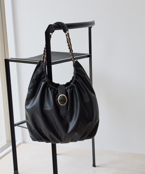 Andemiu（アンデミュウ）の「チェーンラウンドショルダー304064（トートバッグ・レディース・ベージュ/ブラック・FREE）」の2枚目の写真