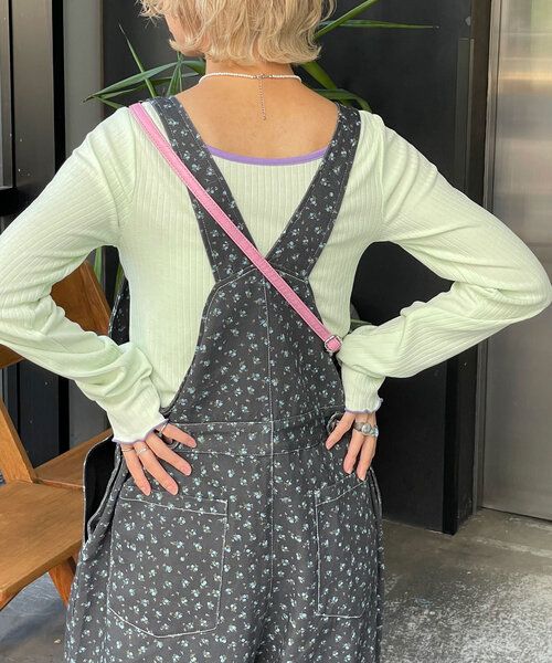 HELLO.SANFRANCISCO(ハローサンフランシスコ)の「【HELLO.SANFRANCISCO/ハローサンフランシスコ】配色ステッチ花柄オーバーオール(サロペット/オーバーオール・レディース・アイボリー/ブラック・ONE SIZE)」の6枚目の写真