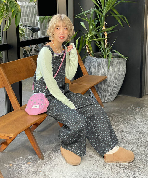 HELLO.SANFRANCISCO(ハローサンフランシスコ)の「【HELLO.SANFRANCISCO/ハローサンフランシスコ】配色ステッチ花柄オーバーオール(サロペット/オーバーオール・レディース・アイボリー/ブラック・ONE SIZE)」の8枚目の写真