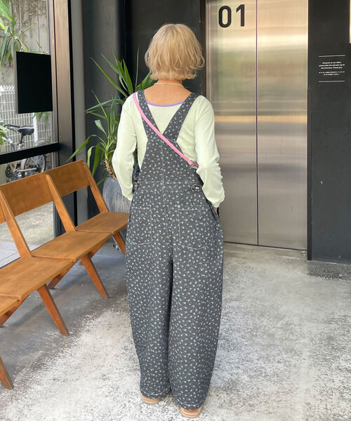 HELLO.SANFRANCISCO(ハローサンフランシスコ)の「【HELLO.SANFRANCISCO/ハローサンフランシスコ】配色ステッチ花柄オーバーオール(サロペット/オーバーオール・レディース・アイボリー/ブラック・ONE SIZE)」の11枚目の写真