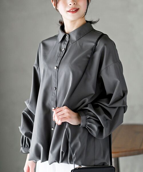 rps（アールピーエス）の「変形スリーブ裾タック多釦ブラウス（シャツ/ブラウス・レディース・オフホワイト/チャコールグレー/ライトグレー/アイボリー/サックスブルー/ホワイト系その他2/ホワイト系その他3・フリー）」の5枚目の写真