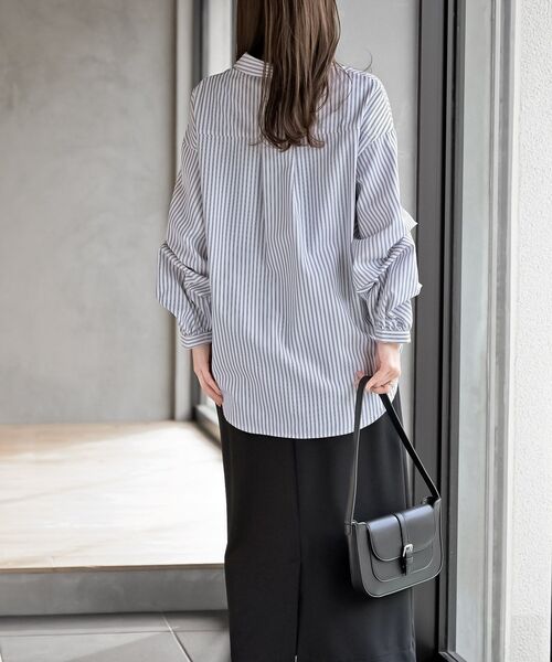 rps（アールピーエス）の「変形スリーブ裾タック多釦ブラウス（シャツ/ブラウス・レディース・オフホワイト/チャコールグレー/ライトグレー/アイボリー/サックスブルー/ホワイト系その他2/ホワイト系その他3・フリー）」の12枚目の写真