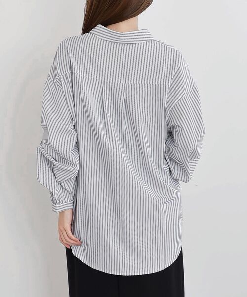 rps（アールピーエス）の「変形スリーブ裾タック多釦ブラウス（シャツ/ブラウス・レディース・オフホワイト/チャコールグレー/ライトグレー/アイボリー/サックスブルー/ホワイト系その他2/ホワイト系その他3・フリー）」の8枚目の写真