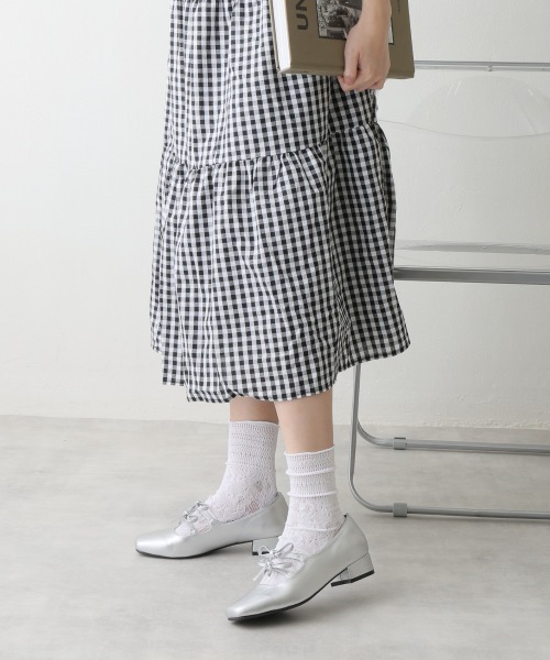 DEMETER（デメテル）の「スクエアトゥ ダブルリボン ストラップ パンプス（パンプス・レディース・ベージュ/ブラック/シルバー・L/M/S/LL）」の19枚目の写真