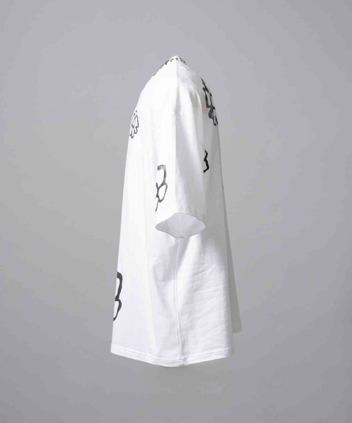 MAISON SPECIAL(メゾンスペシャル)の「《UNISEX》Flower Hand-Printed Oversized Stitched Crew Neck T-shirt/フラワーハンドプリントオーバーサイズドステッチクルーネックTシャツ【MAISON SPECIAL/メゾンスペシャル】(Tシャツ/カットソー・メンズ・ホワイト/ブラック・0/1/2)」の3枚目の写真