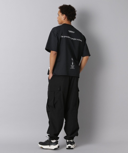 NUMERALS（ヌメラルズ）の「【NUMERALS】ナンバーロゴTEE（Tシャツ/カットソー・メンズ・カーキ/ブラック/オフホワイト・LARGE/MEDIUM/SMALL）」の9枚目の写真