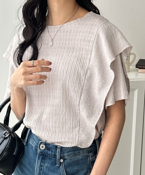GeeRA(ジーラ)の「夏にぴったり!ラッフルフリルショルダー表面感Tシャツ(Tシャツ/カットソー・レディース・ライトグレー/オフホワイト/ブラック・LARGE/X-LARGE/MEDIUM)」の3枚目の写真