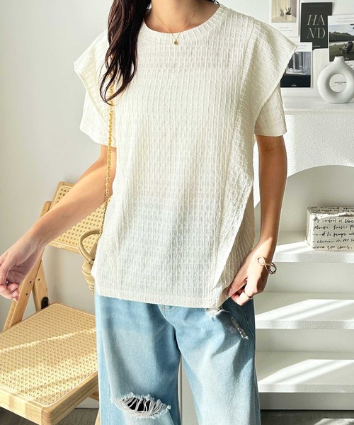 GeeRA(ジーラ)の「夏にぴったり!ラッフルフリルショルダー表面感Tシャツ(Tシャツ/カットソー・レディース・ライトグレー/オフホワイト/ブラック・LARGE/X-LARGE/MEDIUM)」の6枚目の写真