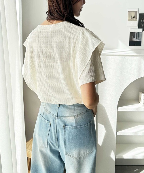 GeeRA(ジーラ)の「夏にぴったり!ラッフルフリルショルダー表面感Tシャツ(Tシャツ/カットソー・レディース・ライトグレー/オフホワイト/ブラック・LARGE/X-LARGE/MEDIUM)」の10枚目の写真