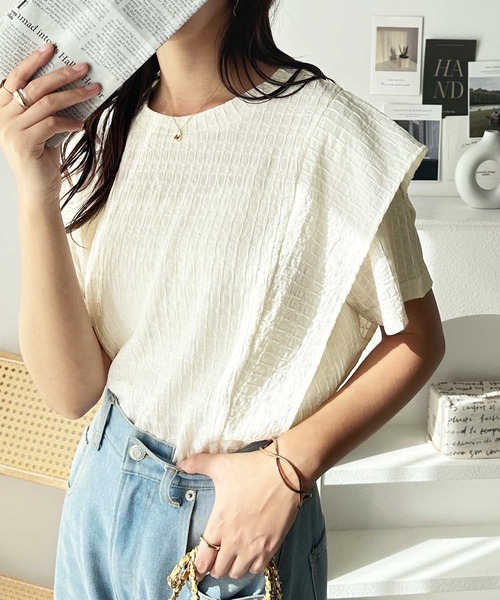 GeeRA(ジーラ)の「夏にぴったり!ラッフルフリルショルダー表面感Tシャツ(Tシャツ/カットソー・レディース・ライトグレー/オフホワイト/ブラック・LARGE/X-LARGE/MEDIUM)」の17枚目の写真