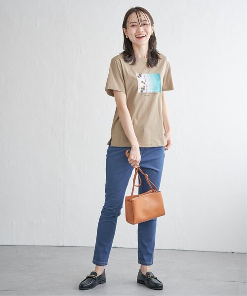 ikka（イッカ）の「【雑誌InRed5月号掲載】ロゴフォトプリントTシャツ【親子コーデ】（Tシャツ/カットソー・レディース・オフホワイト/ブラック/ホワイト/ライトグレー/ベージュ/クリアグリーン・S/M/L）」の7枚目の写真