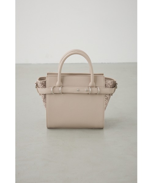 AZUL by moussy(アズールバイマウジー)の「ベルトデザイントラペイズドバッグ(ショルダーバッグ・レディース・ブラック/ライトベージュ・FREE)」の11枚目の写真