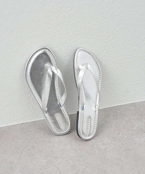 SHENERY(シーナリー)の「《夏らしい抜け感》トングフラットサンダル(サンダル・レディース・ブラック/ブラウン/シルバー・36/37/38)」の3枚目の写真