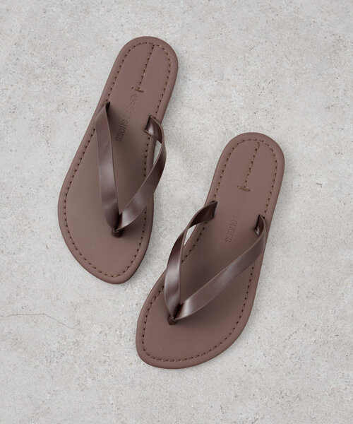 SHENERY(シーナリー)の「《夏らしい抜け感》トングフラットサンダル(サンダル・レディース・ブラック/ブラウン/シルバー・36/37/38)」の8枚目の写真