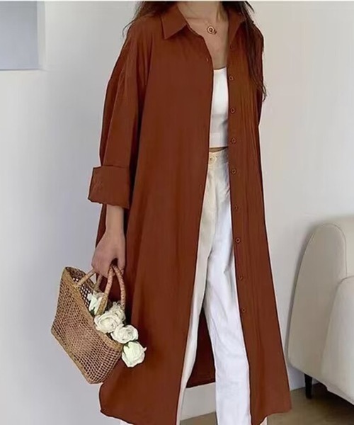 VIBGYOR（ヴィブジョー）の「ルーズロングシャツワンピース /冷房対策 日焼け対策(CZ)（シャツワンピース・レディース・ホワイト/ライトブルー/ネイビー/ブラウン・FREE）」の2枚目の写真
