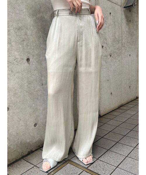 MURUA(ムルーア)の「【セットアップ対応】シャイニーシアーパンツ(その他パンツ・レディース・ライトグリーン/ブラック/アイボリー/ブラウン・1/2)」の4枚目の写真