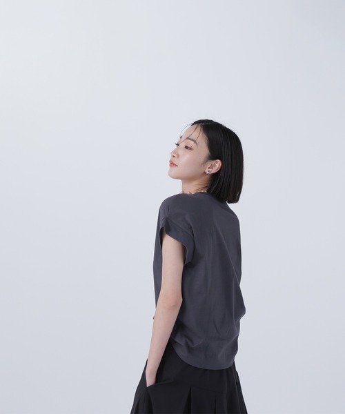 NATURAL BEAUTY BASIC（ナチュラルビューティーベーシック）の「◇切替スリーブロゴＴシャツ（Tシャツ/カットソー・レディース・オフホワイト/ブラウン/チャコールグレー・FREE）」の13枚目の写真