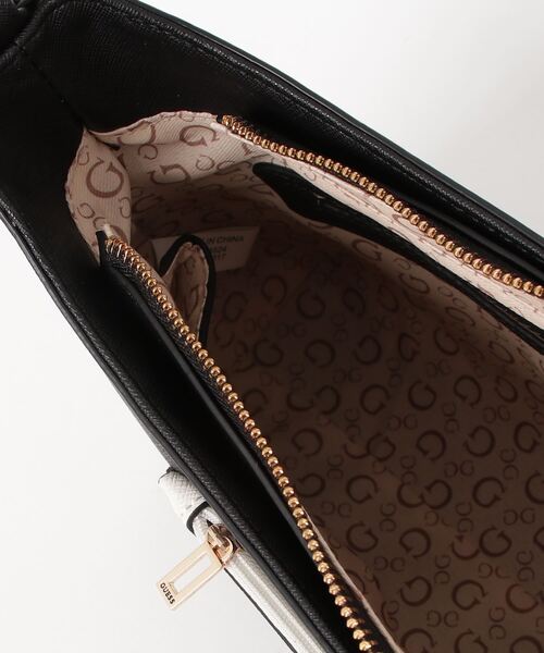 Guess(ゲス)の「TANA Top Zip Shoulder ハンドバッグ(ハンドバッグ・レディース・ベージュ/ブラック系その他・ONE SIZE)」の17枚目の写真