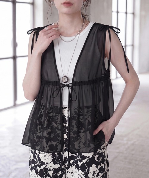 SELECT LEVERY(セレクトリベリー)の「チュールギャザーリボンベスト(ベスト・レディース・ブラック/ナチュラル・MEDIUM)」の6枚目の写真