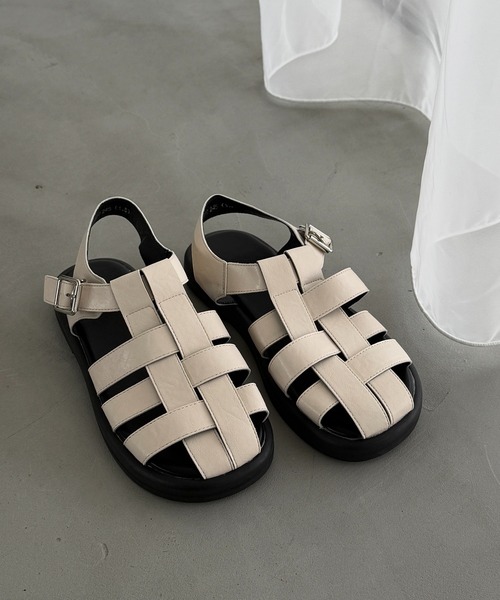 MAISON BREEZE(メゾンブリーズ)の「【MAISON BREEZE】グルカサンダル KNF-TP(サンダル・レディース・アイボリー/ブラック・38/37/39/36)」の2枚目の写真