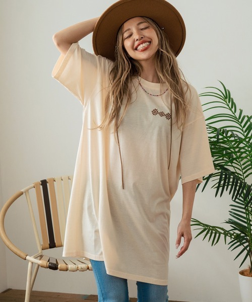 anap mimpi（アナップミンピ）の「BOHO Dream catcher メッセージ プリント ビッグ Tシャツ ワンピース（ワンピース・レディース・キナリ/ブラック・FREE）」の4枚目の写真