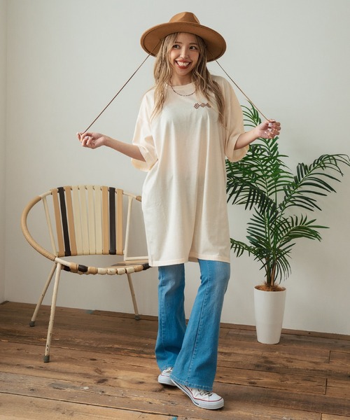 anap mimpi（アナップミンピ）の「BOHO Dream catcher メッセージ プリント ビッグ Tシャツ ワンピース（ワンピース・レディース・キナリ/ブラック・FREE）」の7枚目の写真