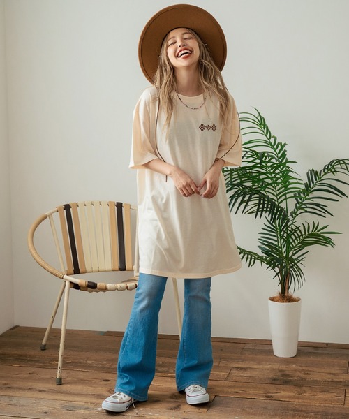 anap mimpi（アナップミンピ）の「BOHO Dream catcher メッセージ プリント ビッグ Tシャツ ワンピース（ワンピース・レディース・キナリ/ブラック・FREE）」の8枚目の写真